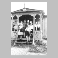 116-0002 Zopener Volksschulklasse auf einer Schulfahrt mit Lehrer Karnick im Jahre 1937 nach Gerdauen.jpg